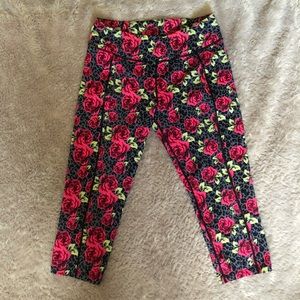 Betsey Johnson Capri Performance Leggings
